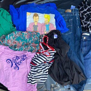 5lb lot of 9 items -Victoria's Secret, Alfani, Nautica, Levi's